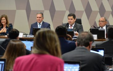 Plenário do Senado aprova indicados por Lula ao STJ