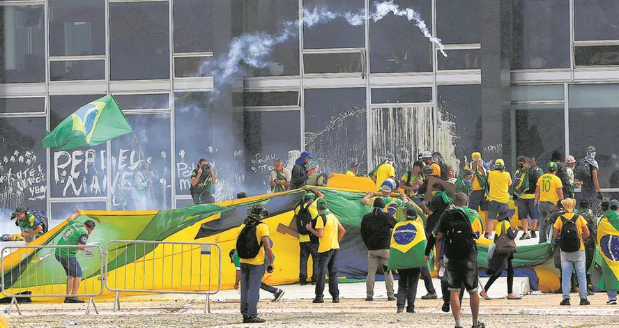 Mourão quer anistiar golpistas do 8/1; bolsonaristas tentam inflar pesquisa