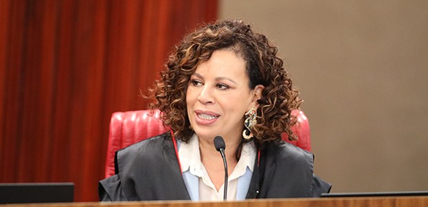 Primeira ministra negra do TSE, Edilene Lôbo defende paridade de gênero e raça no Judiciário