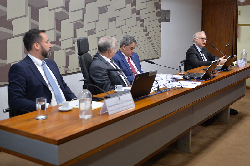 Comissão do Senado aprova indicações de Lula para o Banco Central