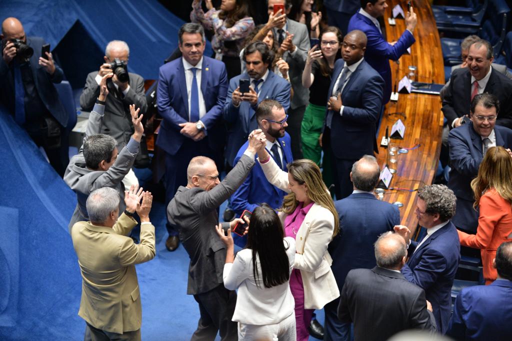 Dia histórico: Senado aprova primeira reforma tributária do regime democrático