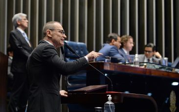 Senado aprova regulamentação do uso de agrotóxicos no Brasil