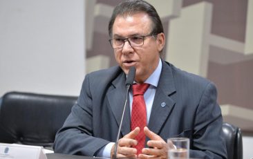 Congresso deve receber proposta para regular direitos de motoboys, afirma Luiz Marinho