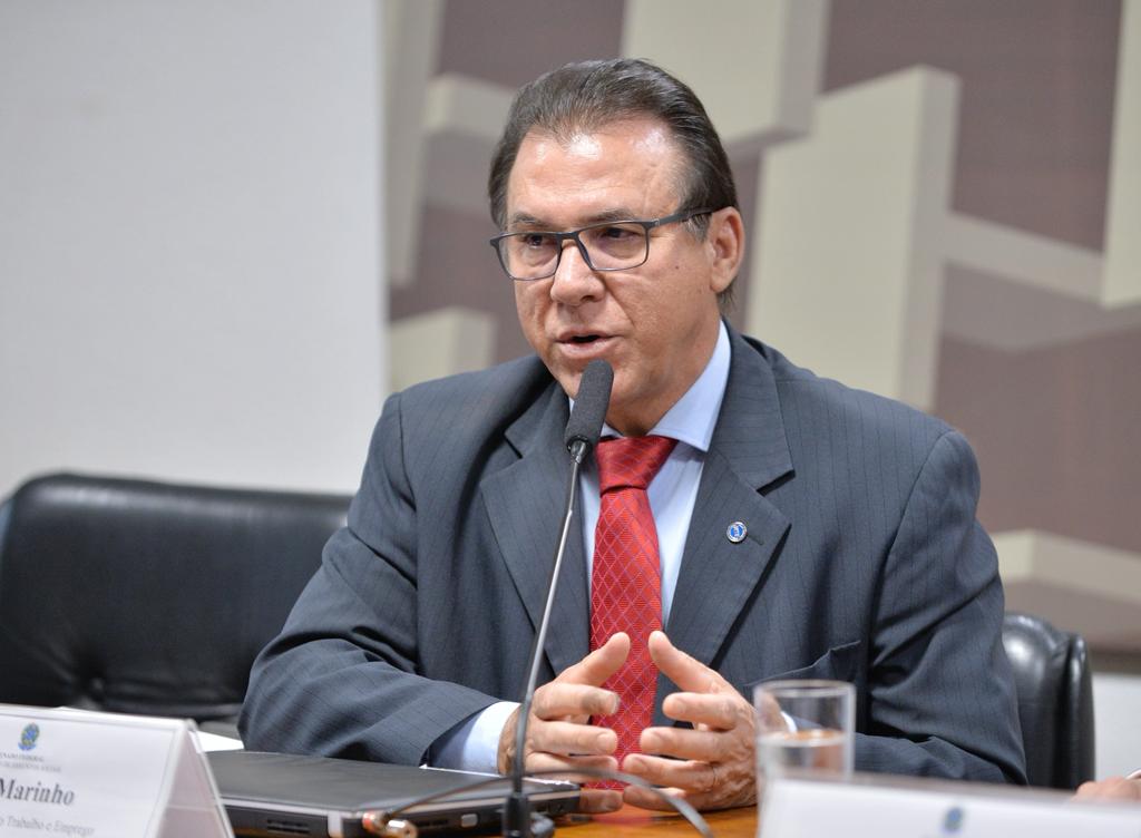 Congresso deve receber proposta para regular direitos de motoboys, afirma Luiz Marinho