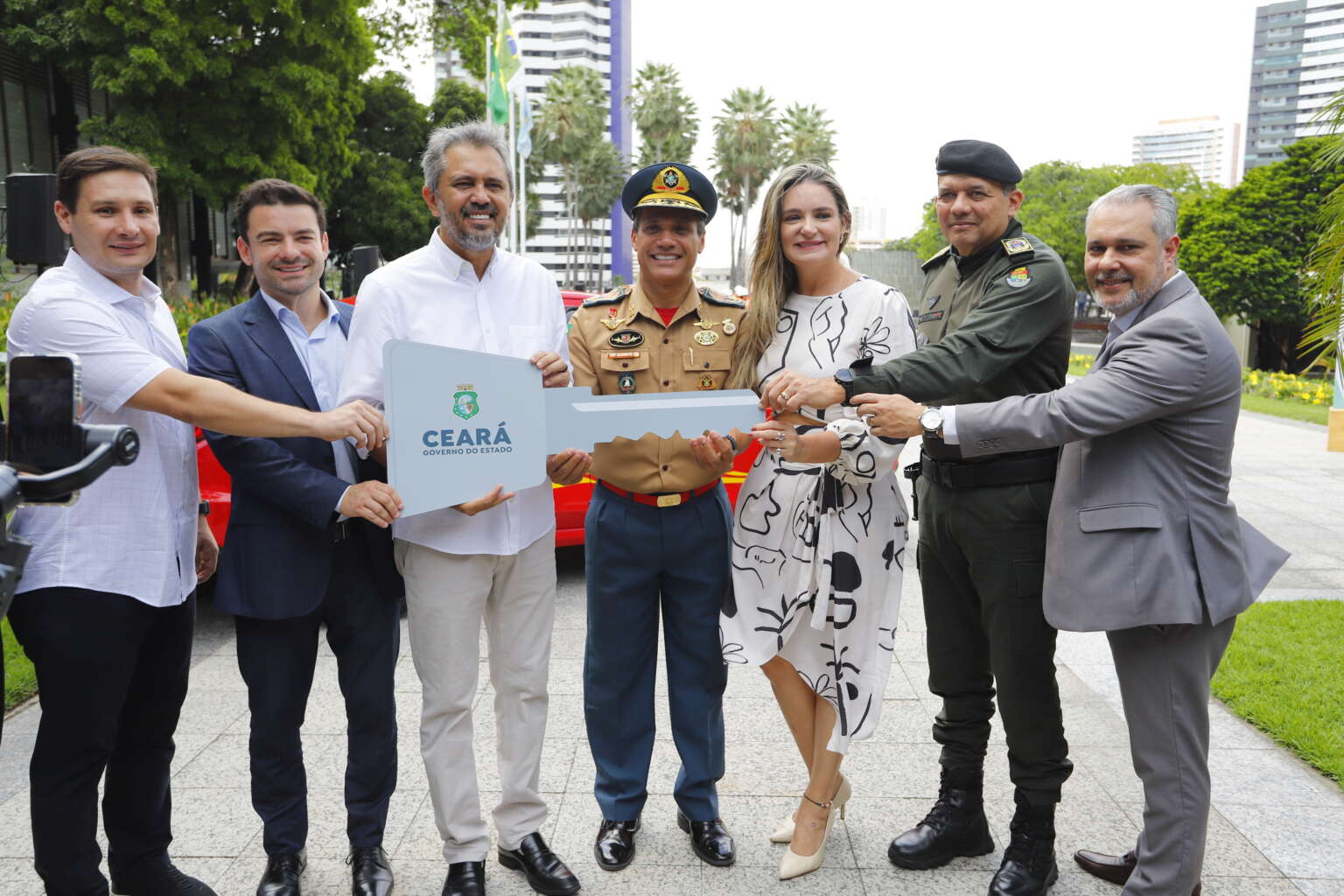 Augusta Brito participa da entrega de viaturas ao Corpo de Bombeiros do Ceará 