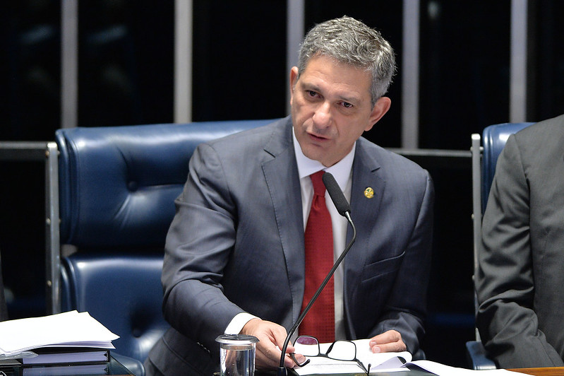 Senado deve investigar hospedagem de Bolsonaro em embaixada, defende Rogério