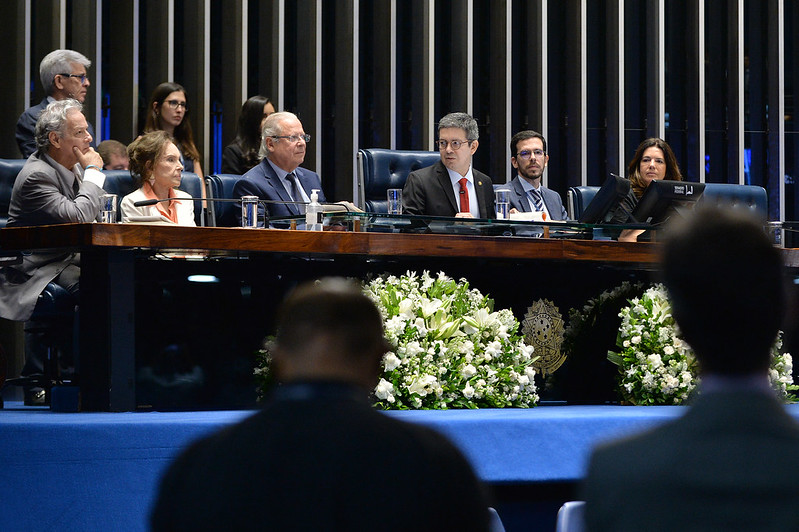 Em sessão especial, Senado exalta luta pela democracia no Brasil