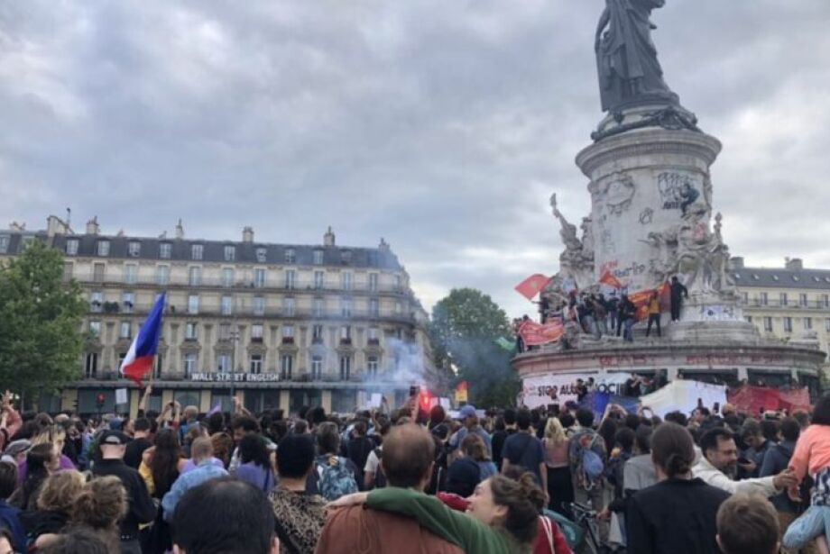 Senadores do PT festejam vitória das forças democráticas na França