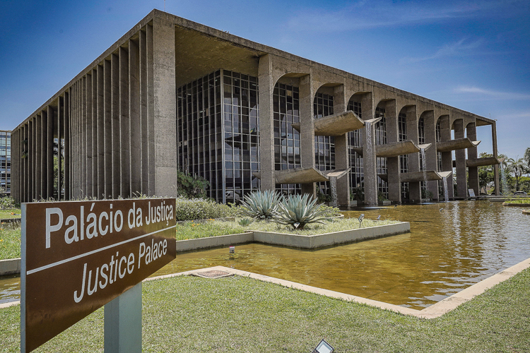 Brasil registra explosão de pedidos de residência para trabalho