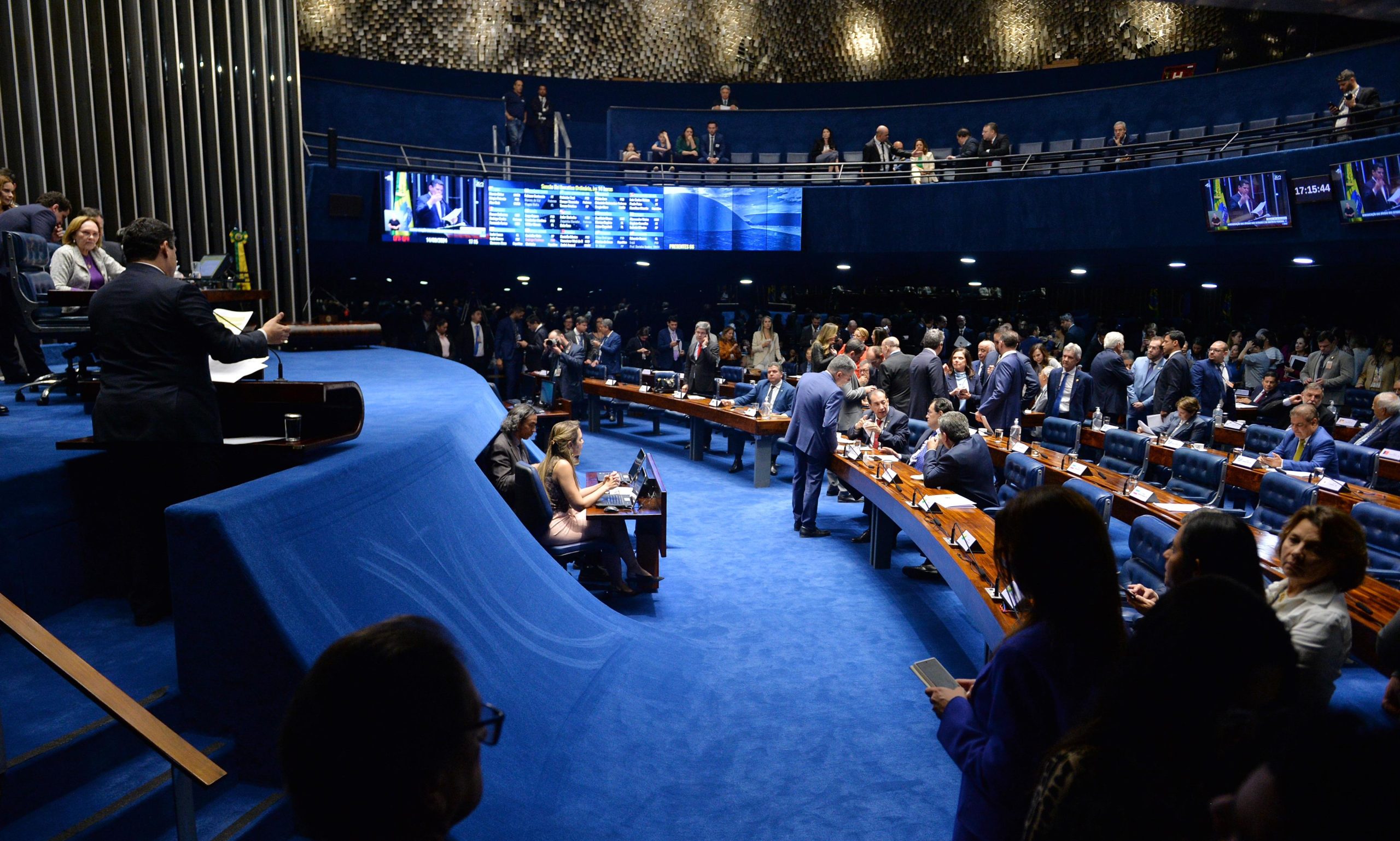 Com voto do PT, Senado aprova proposta de renegociação da dívida dos estados