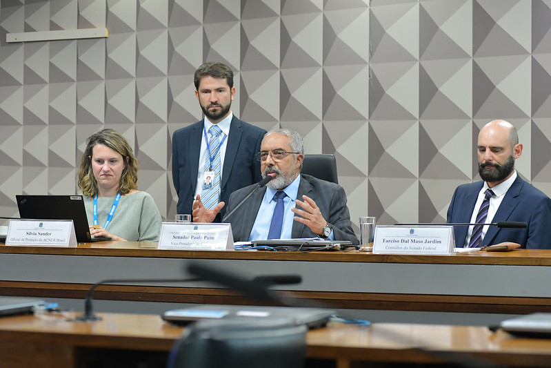 Deslocamentos internos gerados por tragédias exigem novas políticas, defendem debatedores