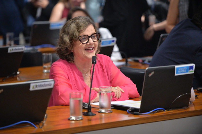 Comissão aprova política nacional para baratear preço de livros e defender livrarias