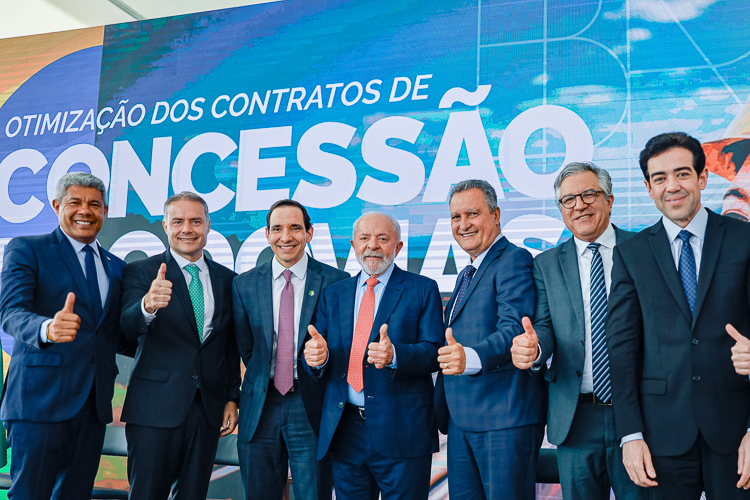 Governo Lula anuncia programa para retomar obras paradas desde a década de 1990