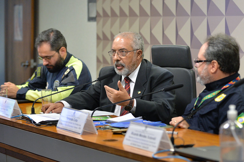 Especialistas defendem educação e redução de velocidade para mobilidade segura