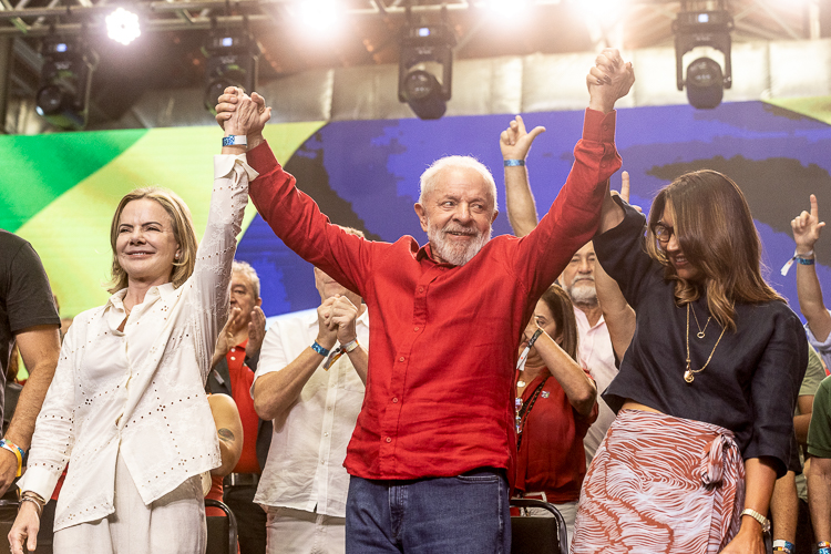 “O Brasil é grande demais para ser pequeno”, afirma Lula