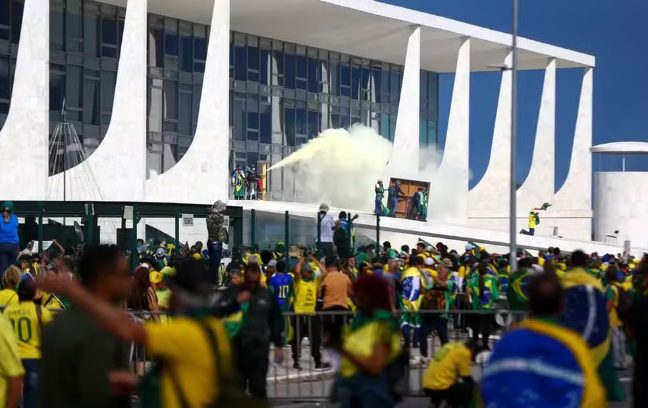 Denúncia contra Bolsonaro representa um marco na defesa da democracia, avaliam senadores