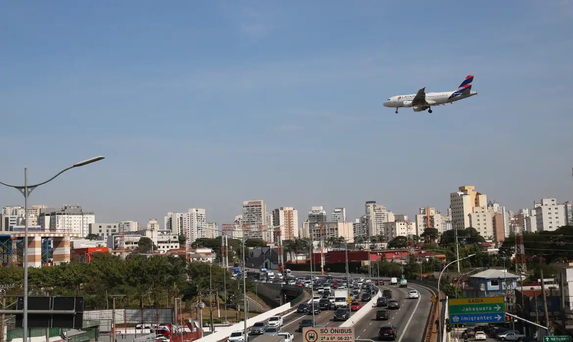 Recorde de turistas desde 1970 mostra que país voltou a ser atrativo com Lula, dizem senadores