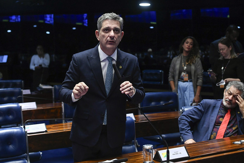 Rogério confronta extremismo e rejeita anistia aos criminosos do 8 de janeiro