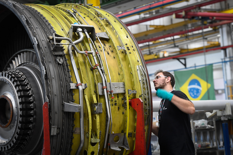 Indústria brasileira cresce 2,9% em 12 meses e reforça retomada