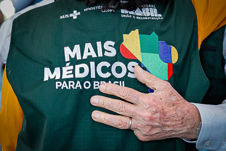 Lula expande Mais Médicos, reforça atenção primária e agiliza atendimento