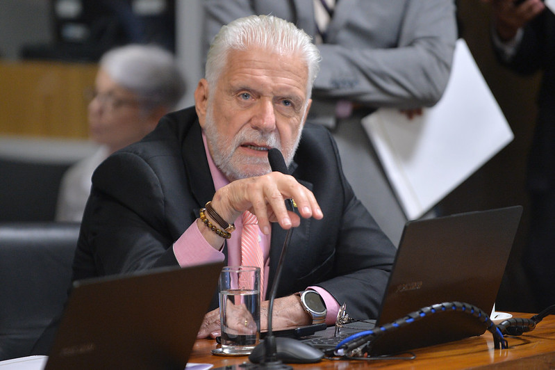 Jaques Wagner apresenta projeto com foco no reaproveitamento de baterias de veículos elétricos