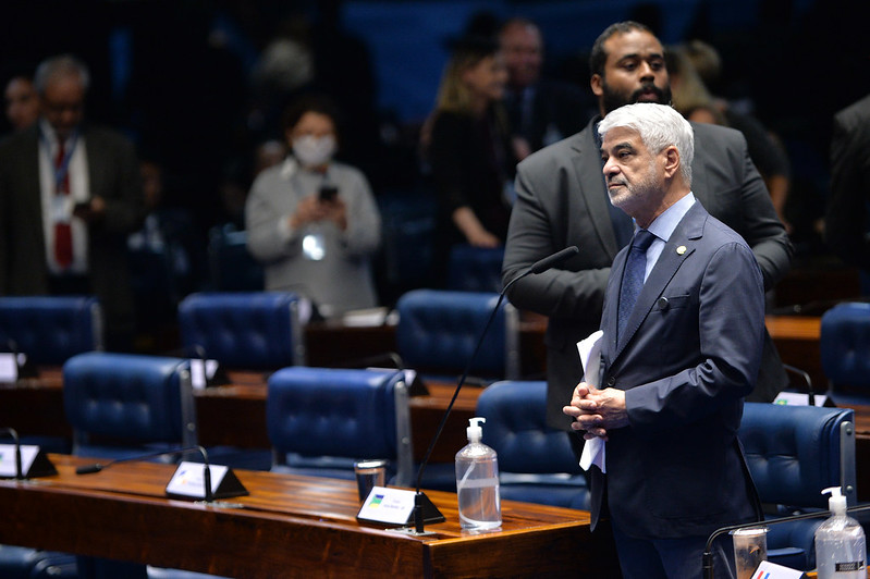 Humberto Costa celebra avanços sociais no Brasil