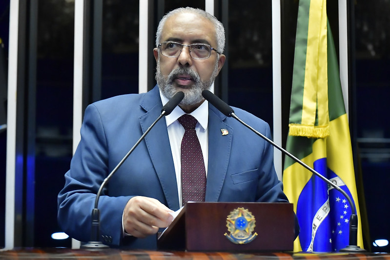 Paim critica proposta de congelamento do salário mínimo