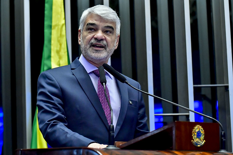 Humberto Costa rebate preconceito contra beneficiários de programas sociais