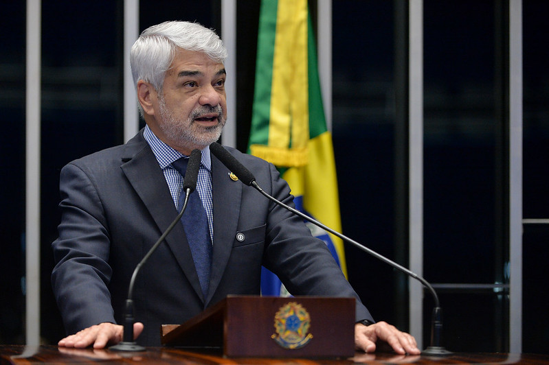 Humberto Costa defende julgamento dos acusados de tentativa de golpe