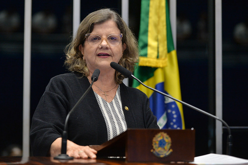 Teresa Leitão saúda programa oficial de microcrédito
