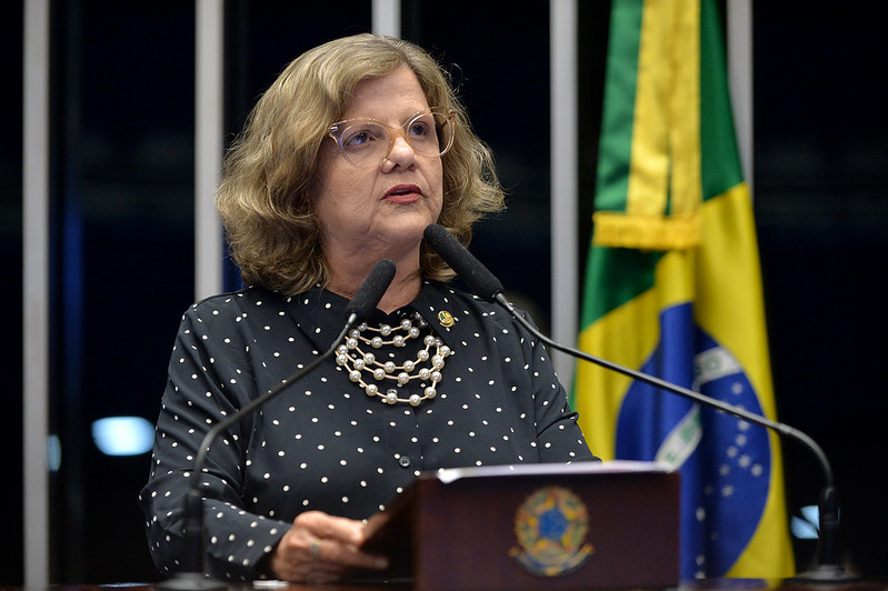 Teresa Leitão defende educação contra riscos da internet às crianças