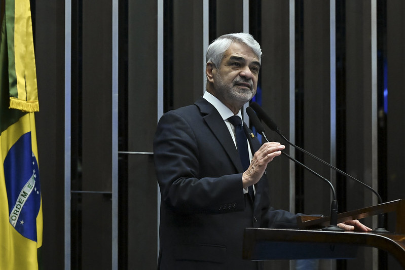 Humberto Costa celebra queda da inflação e avanço do PIB