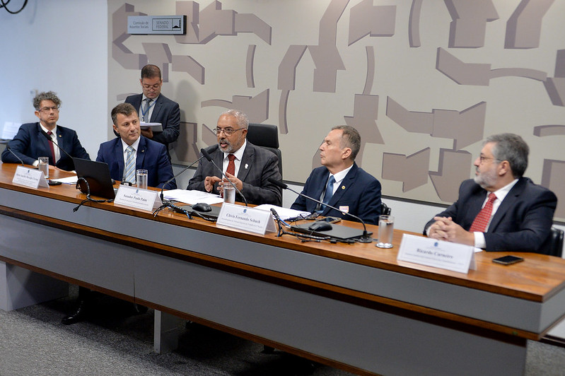 Em audiência comandada por Paim, especialistas apontam ameaças da pejotização à CLT e Constituição