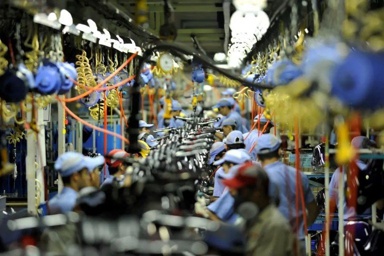 Senadores destacam importância do BNDES na reindustrialização do país