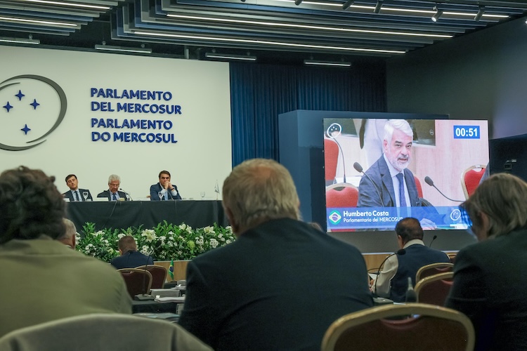 Humberto defende isenção do IR e fim da escala 6×1 para reduzir desigualdade