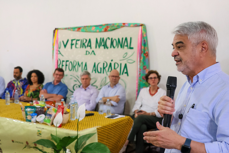 Humberto Costa celebra o MST e reforça apoio à agricultura familiar