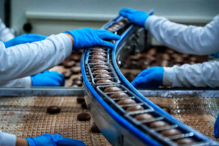 Produção industrial avança 1,2% em março e supera projeções
