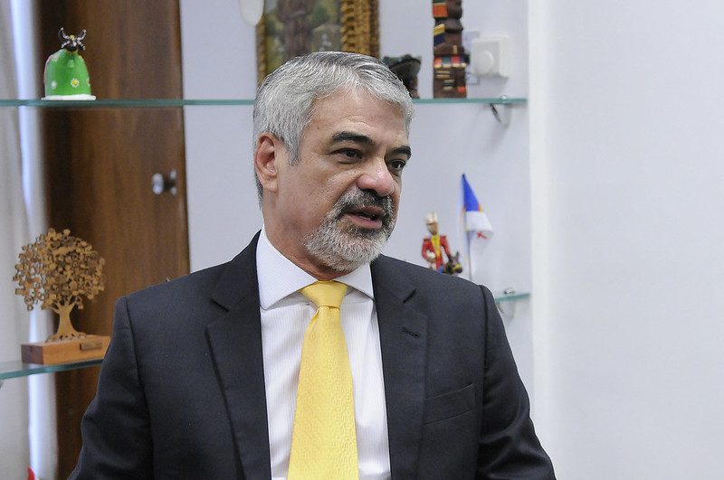 Humberto Costa critica Congresso e “elite tacanha” por ataques a programas sociais