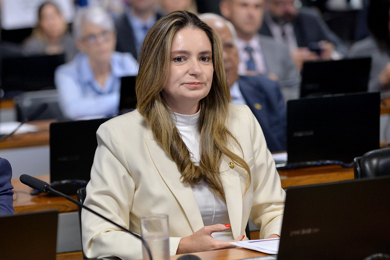 Aprovado projeto de Augusta Brito que exige certidão negativa de antecedentes criminais para trabalhar em educação infantil