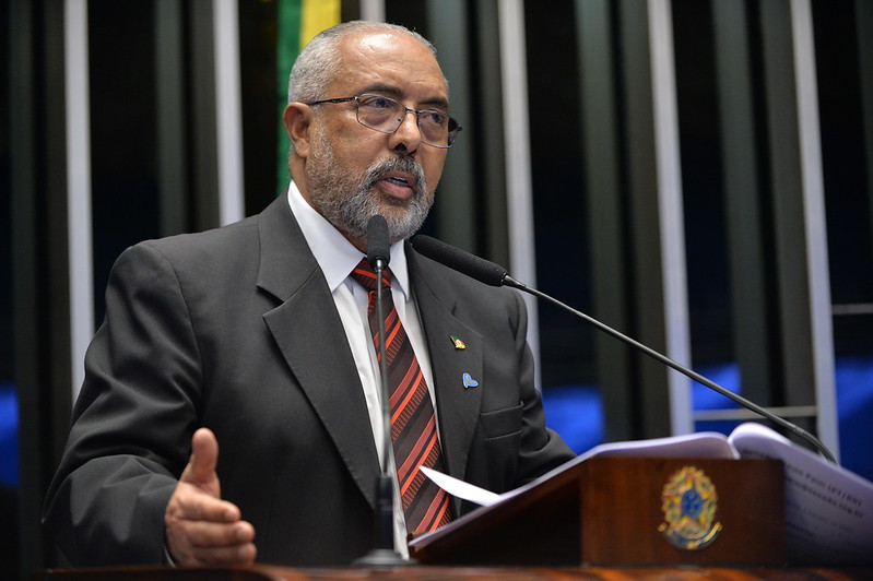 O Brasil das hienas: privilegiando poucos e penalizando muitos, por Paulo Paim
