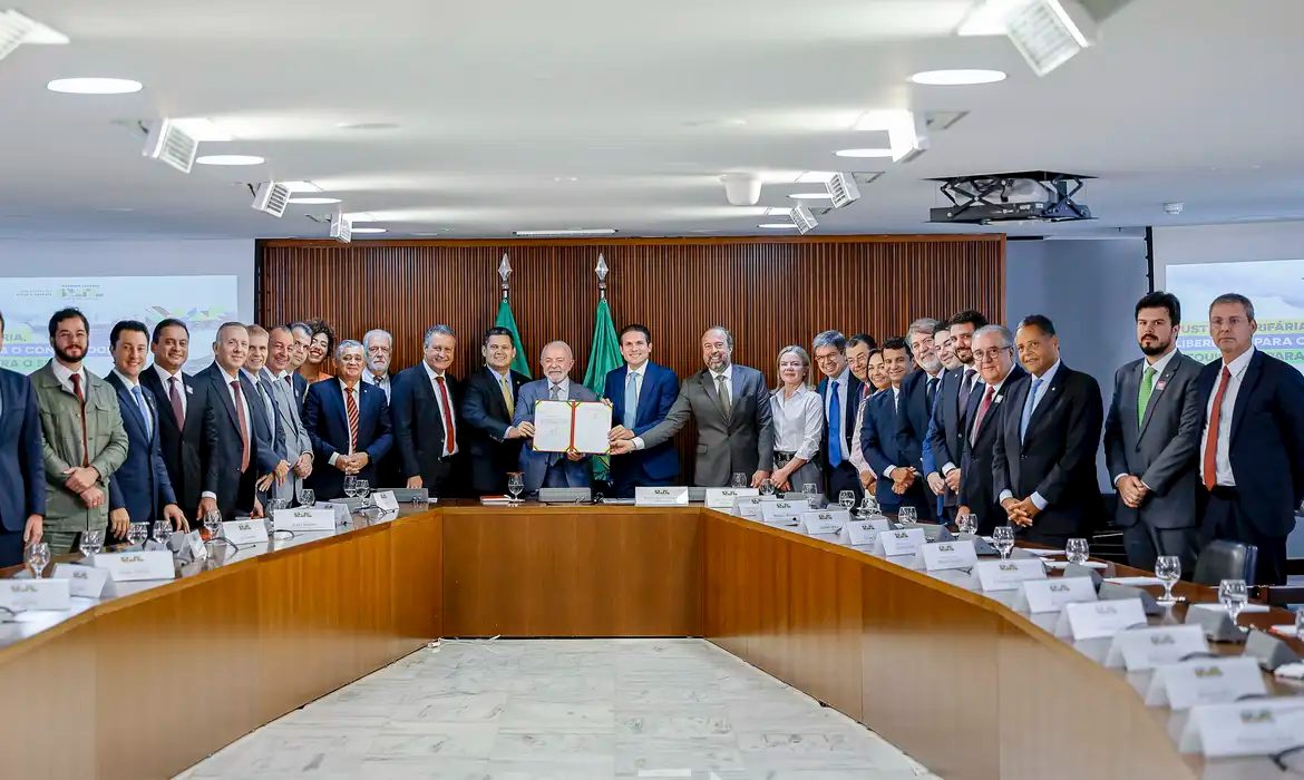 Programa Luz do Povo levará justiça energética para os brasileiros, destaca Wagner