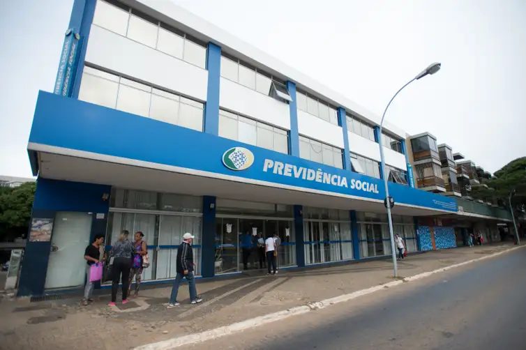Governo Lula garante pagamento de descontos indevidos aos aposentados, destacam senadores