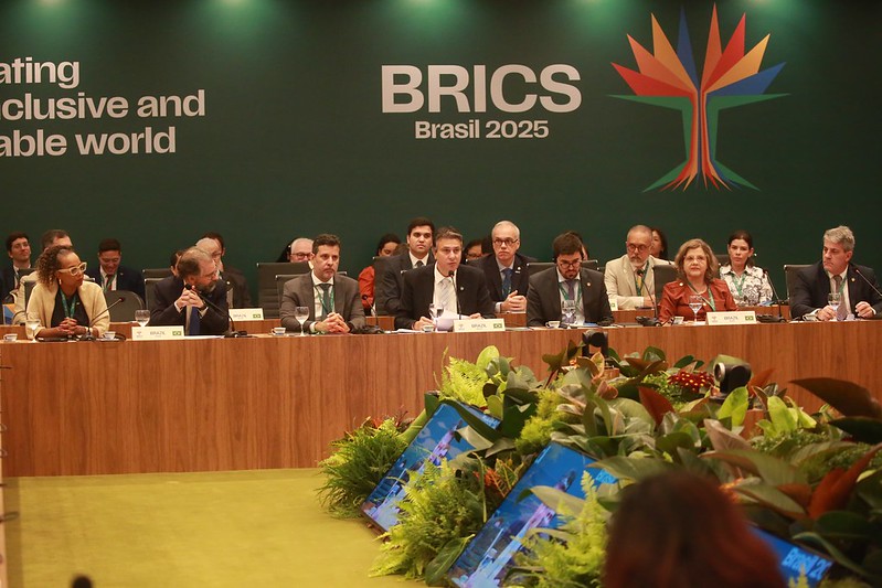Teresa Leitão defende inclusão digital de jovens em evento com ministros da Educação do BRICS