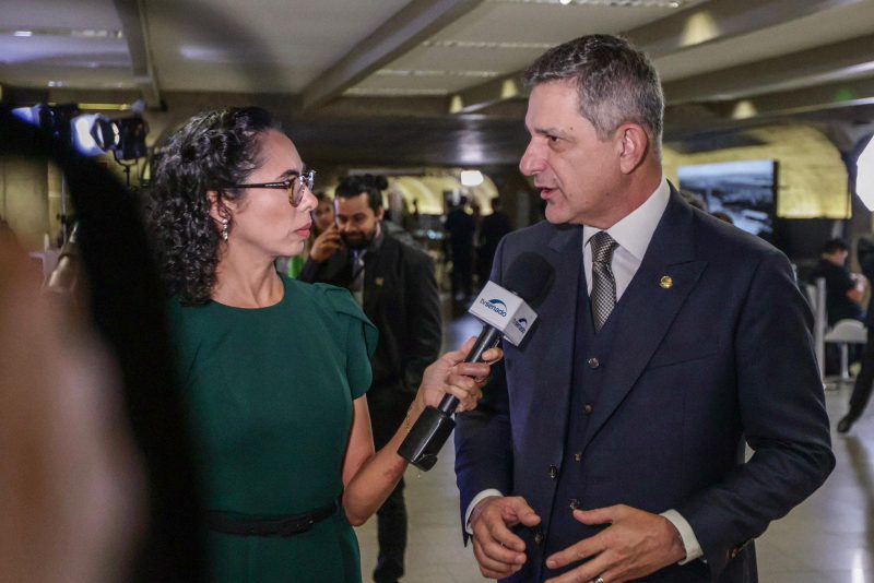Senador Rogério defende SUS, inteligência artificial e produção de vacinas em debate sobre saúde global no BRICS