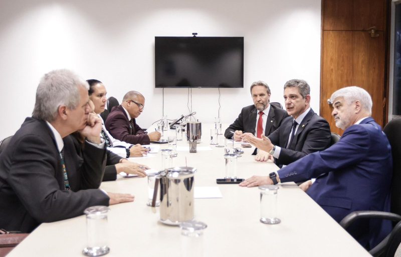 Senador Rogério discute parceria Brasil-Cuba em biomedicina e produção de vacinas