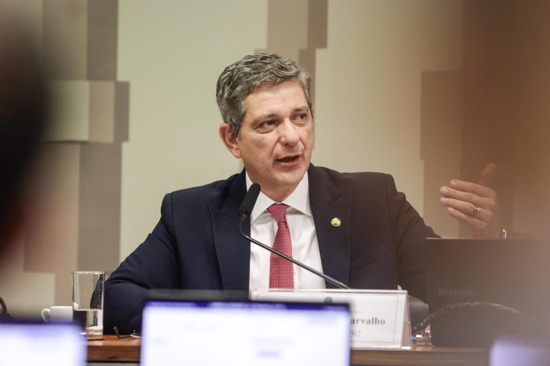 Comissão aprova relatório do senador Rogério sobre MP do crédito consignado