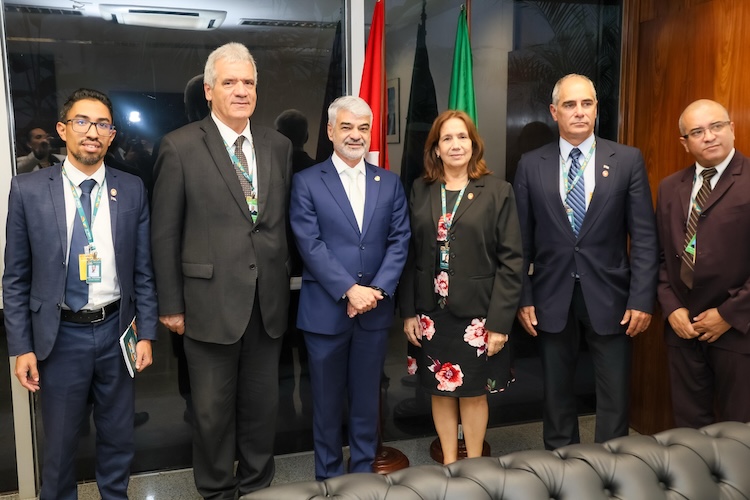 Humberto Costa e delegação cubana reforçam laços em encontro no BRICS