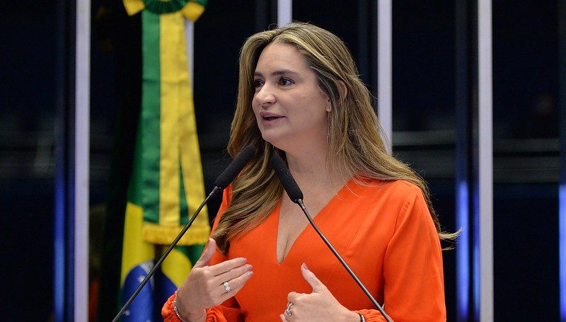 Augusta apresenta projetos para aumentar controle de armas e proteger as mulheres