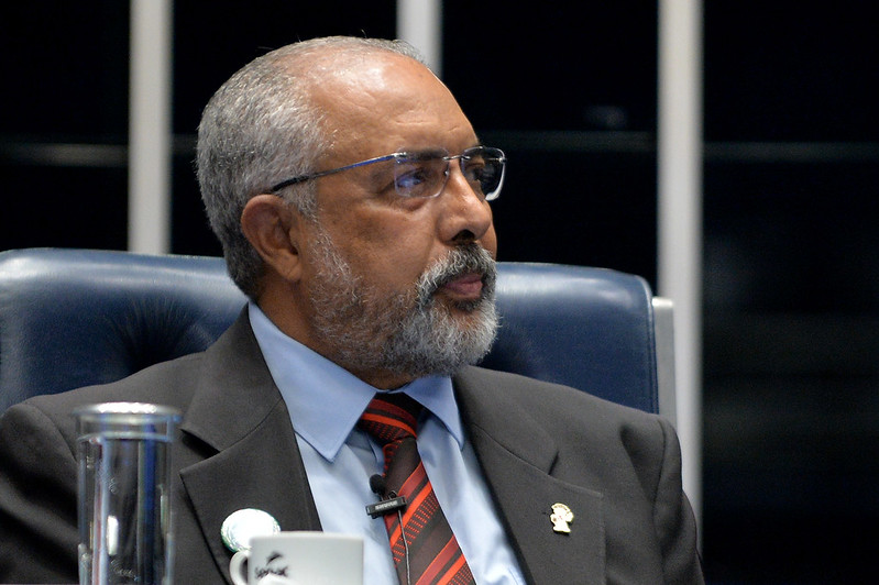 Paim critica taxação de 50% dos EUA sobre exportações brasileiras