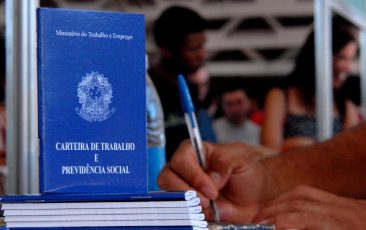Quedo do desempreo é vitória do povo brasileiro, dizem senadores petistas
